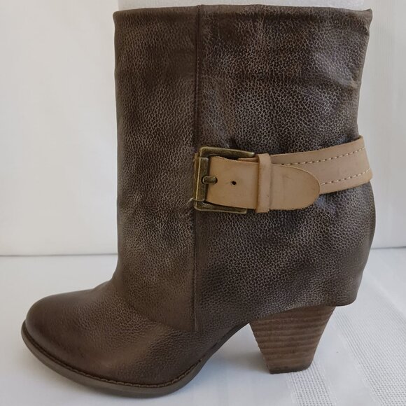 NIB Size 8.5M Mojo Moxy Taboo Brown Heeled Leather - Picture 1 of 8